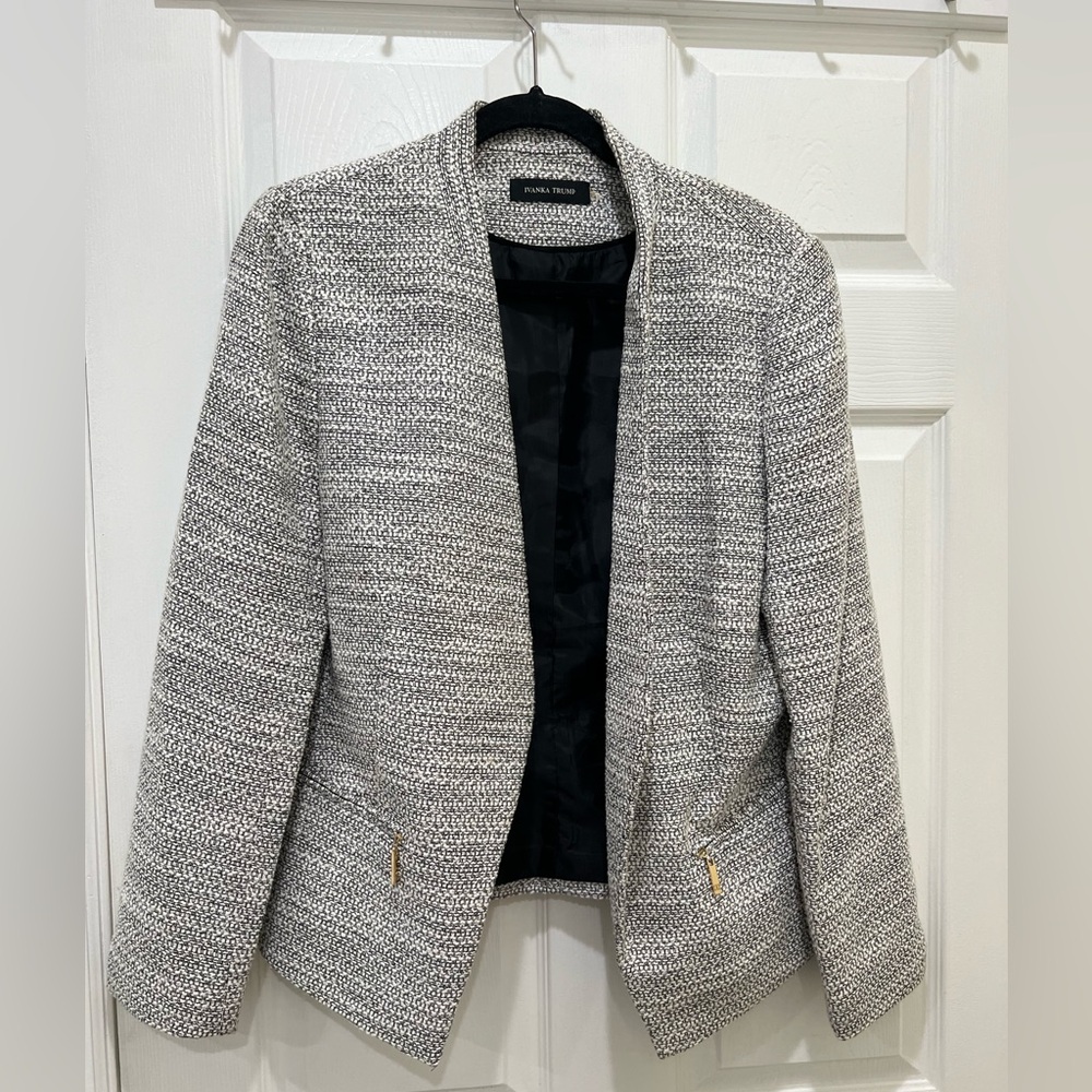 Blazer with gold details